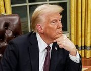 Đồng hồ Rolex bí ẩn trên bàn làm việc ông Trump