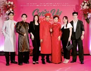 Hoàng Thanh Nga sánh đôi ông xã trong áo dài đỏ, rực rỡ như lễ cưới tại buổi ra mắt “Cưới Vợ Cho Cha”