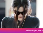 Áo ngực 'biến mất' của nữ ca sĩ Trung Quốc