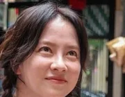 Song Ji Hyo ăn trứng vịt lộn ở Việt Nam