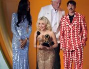 Đánh bại Taylor Swift và Ariana Grande, Sabrina Carpenter chiến thắng tại Grammy 2025