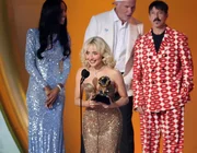 Đánh bại Taylor Swift và Ariana Grande, Sabrina Carpenter chiến thắng tại Grammy 2025