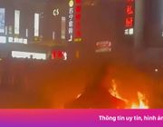 Vũ công Trung Quốc bị bỏng khi múa 'váy lửa'
