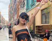 Chi 10 triệu đồng, xếp hàng dưới nắng để gặp anh trai chông gai