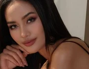 Tân Miss World từng bị ông Nawat tước danh hiệu