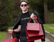 Lối sống 'phông bạt' của rich kid lừa đảo bán túi Hermès