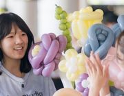 Phương Mỹ Chi đưa Khả Lâu đi ăn bún đậu, bánh mì ở TP.HCM