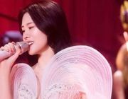 'Nữ hoàng nhạc phim' Trung Quốc diện váy giá 5.900 USD của NTK Việt