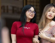 Người trẻ TP.HCM chi hàng chục triệu đồng cho túi Dior, Longchamp nhái