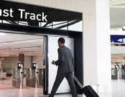 iVIVU khuyến mãi đặc biệt: Trải nghiệm Fast Track miễn phí khi bay quốc tế