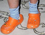 Crocs báo lỗ, giày 'xấu xí' sắp hết thời?