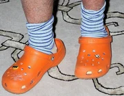 Crocs báo lỗ, giày 'xấu xí' sắp hết thời?