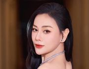 Túi hiệu gây chú ý của Phương Oanh