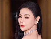 Túi hiệu gây chú ý của Phương Oanh
