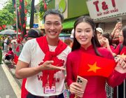 Hoa hậu Nhân ái Trần Mỹ Huyền rạng rỡ và tự hào tham gia diễu hành A80