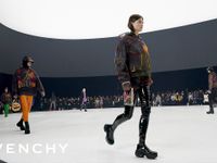 Givenchy Xuân Hè 2022: Phá vỡ giới hạn phong cách cá nhân