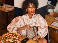 Anh Quốc: Gọi Uber Eats, nhận được túi Gucci?