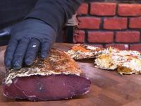 Thịt bò bọc vàng - món ăn đắt đỏ của đất nước Thổ Nhĩ Kỳ