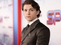 Tom Holland đã sẵn sàng để tạm biệt “Người nhện”