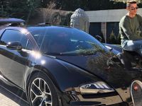 "Tròn mắt" trước bộ sưu tập siêu xe cực khủng của Ronaldo
