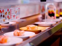 5 địa điểm thưởng thức sushi băng chuyền nổi tiếng tại Nhật Bản