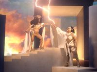 Visual đỉnh cao của Cardi B và Lizzo trong MV Rumors