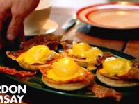 Ăn sáng kiểu Mỹ với món trứng benedict lừng danh cùng vua đầu bếp Gordon Ramsay