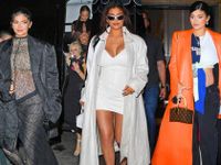 Thời trang mẹ bầu của Kylie Jenner khiến công chúng điên đảo