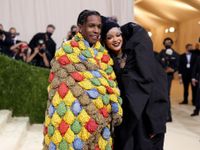 Ngắm lại những khoảnh khắc thảm đỏ MET Gala ấn tượng nhất của Rihanna