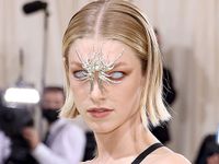 Người đẹp chuyển giới Hunter Schafer gây ấn tượng mạnh tại Met Gala