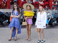 “Emily in Paris” mùa 2 sẽ trở lại vào tháng 12 này