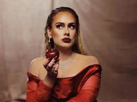 Adele đẹp lộng lẫy trong MV “Oh My God”