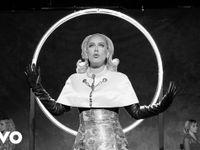 MV "Oh My God" - Adele xứng với danh hiệu "Nữ hoàng đồ Custom Couture"
