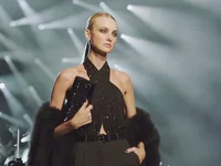 Michael Kors - BST Thu/Đông 2022/2023:  Sang trọng và duyên dáng