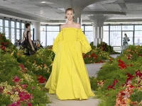 Jason Wu - Spring Summer 2022:  Thời trang từ kỹ thuật nhuộm tự nhiên