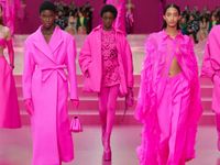 Valentino Thu Đông 2022 - Chỉ cần 1 sắc hồng nói lên đẳng cấp