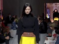 Prada - Spring Summer 2022: Sự gợi cảm theo cách không gượng ép