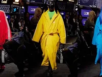 Balenciaga x Adidas: Cái bắt tay tạo ra doanh thu siêu khủng