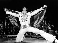 Huyền thoại Elvis Presley lên phim, với trang phục từ Prada thiết kế