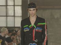 Moschino Xuân/Hè 2023 Menswear - Sống động cùng sắc màu sặc sỡ