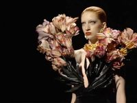 Schiaparelli Haute Couture Fall Winter 2022/2023: Thế giới siêu thực