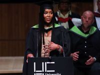 Naomi Campbell được trao bằng PHD bởi các đóng góp lớn cho thời trang