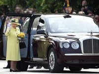 Bộ sưu tập xe của Nữ hoàng Elizabeth II được bà đích thân cầm lái