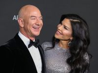 Tỷ phú Jeff Bezos và bạn gái lâu năm Lauren Sanchez chuẩn bị cưới