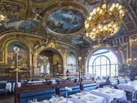 Nhà hàng Le Train Bleu hơn 120 tuổi như cung điện ở Paris