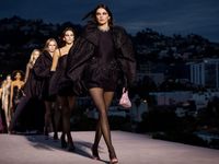 BST Versace Thu Đông 2023/2024 tái hiện phong cách thập niên 90