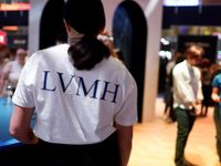 Tỷ phú Bernard Arnault cải tổ LVMH mạnh mẽ để chuẩn bị cho năm 2024