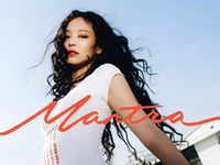 Jennie táo bạo và thanh lịch trong trang phục của Chanel