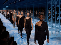 BST Dior Xuân Hè 2025: Những nữ thần thể thao khỏe khoắn thời hiện đại
