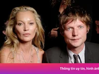 Kate Moss chia tay tình trẻ kém 13 tuổi